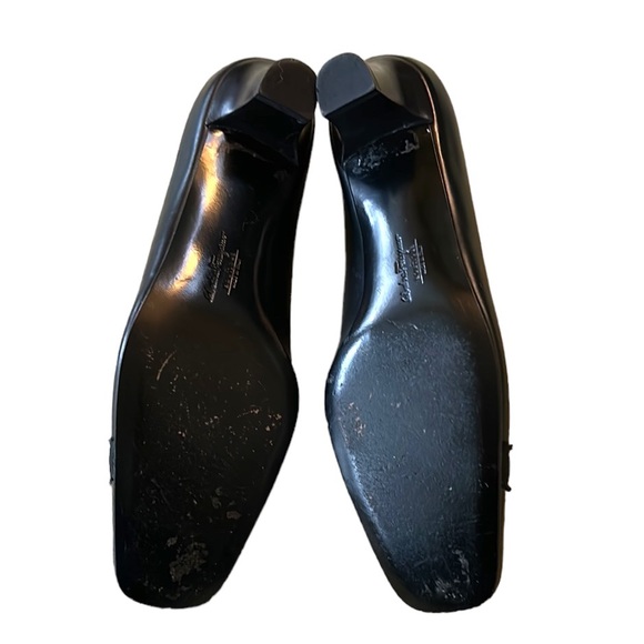 Salvatore Ferragamo Vintage Black & Patent Ribbon Cap Toe Kitten Heels - 6.5 - Picture 13 of 16